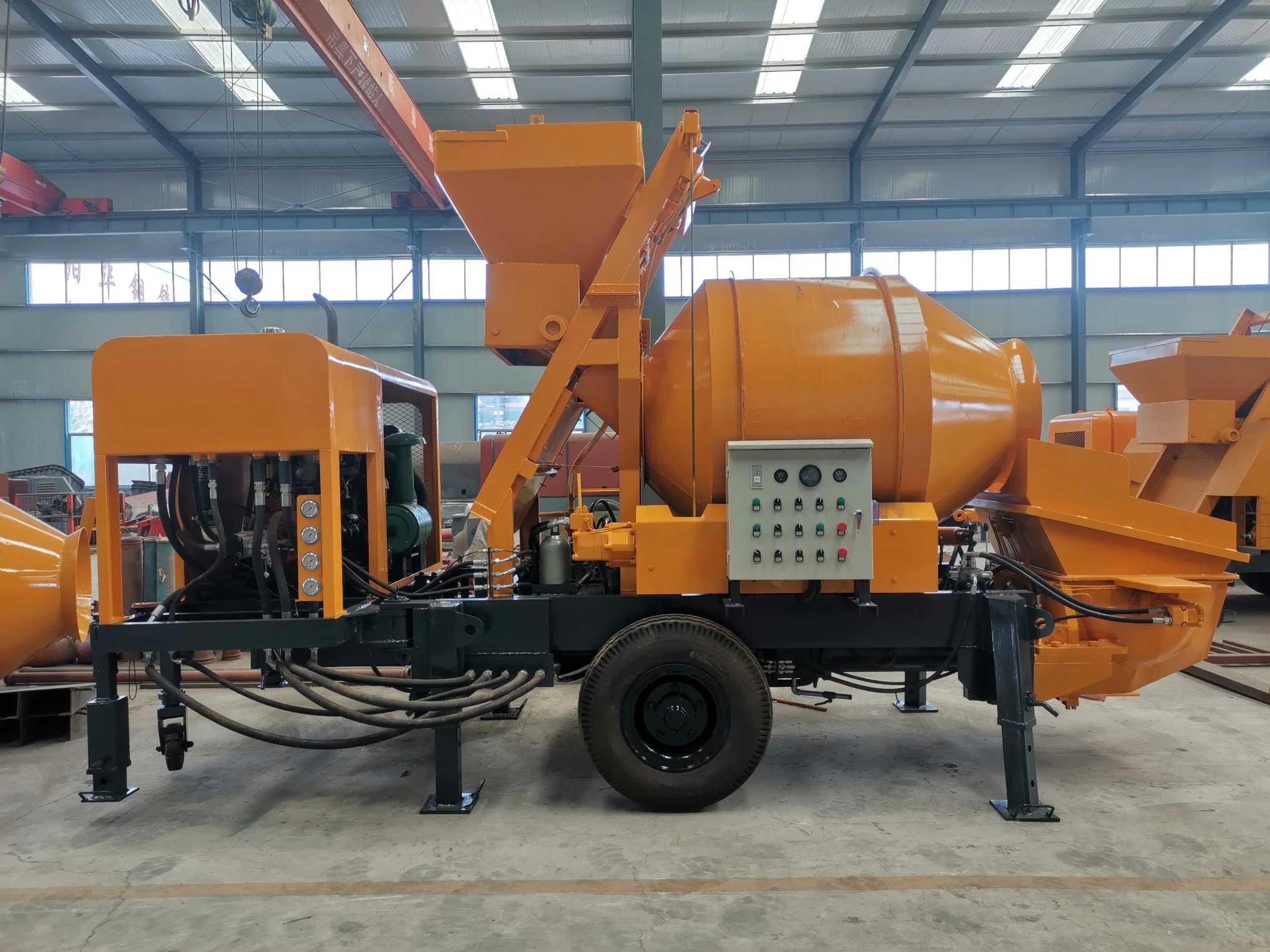 Minle 40m3/H Self Loading Diesel Portable Concrete Mixer with Pump for Construction in China