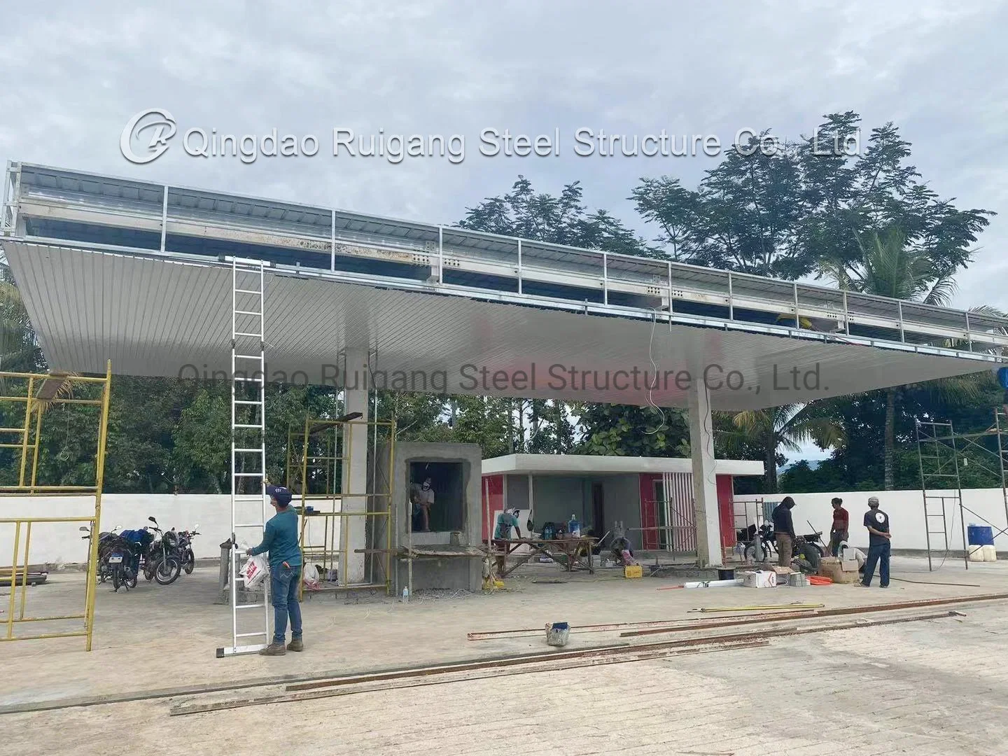 Durable Light Weight Steel Structure Gas Station Canopy