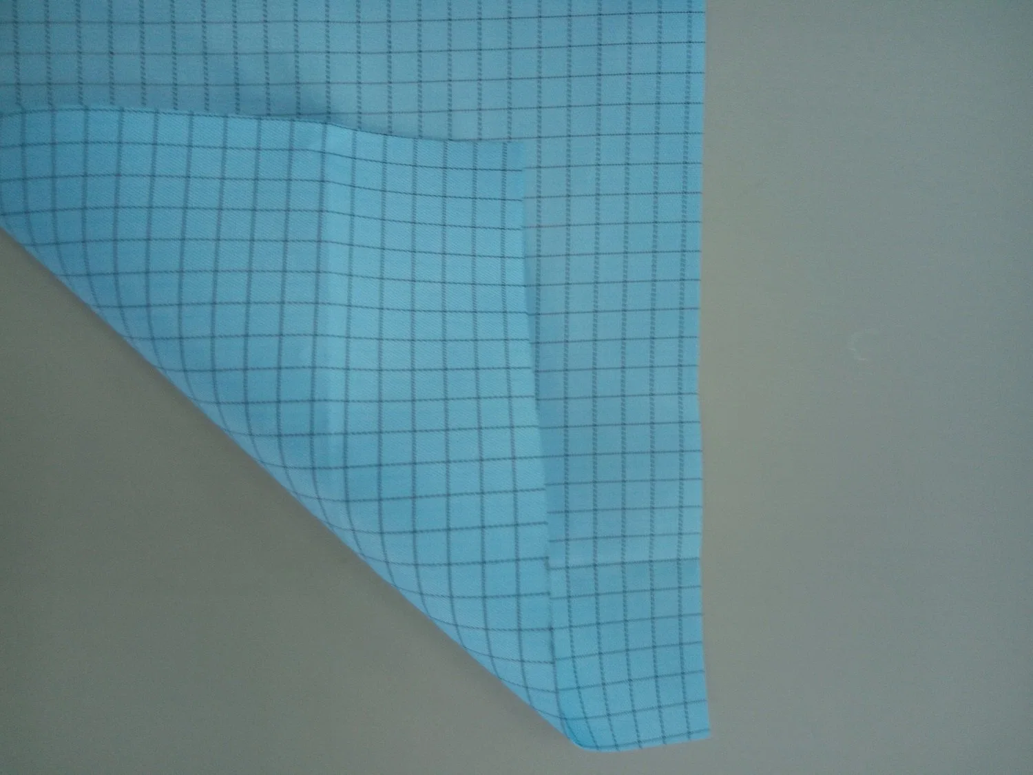 High Quality Manufacturer Antistatic Cleanroom Lint Free Polyester ESD Safety Anti-Static Fabric for Lab Clothing