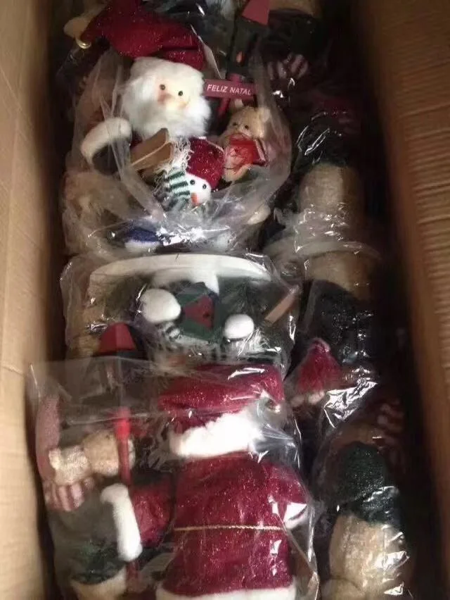 Jouet en peluche vendu au kilogramme pour les artisanats du Père Noël en stock.