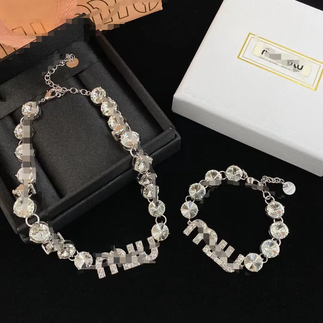 Simple y exquisito collar colgante pendiente conjunto cadena de collar de lujo Accesorios para banquetes