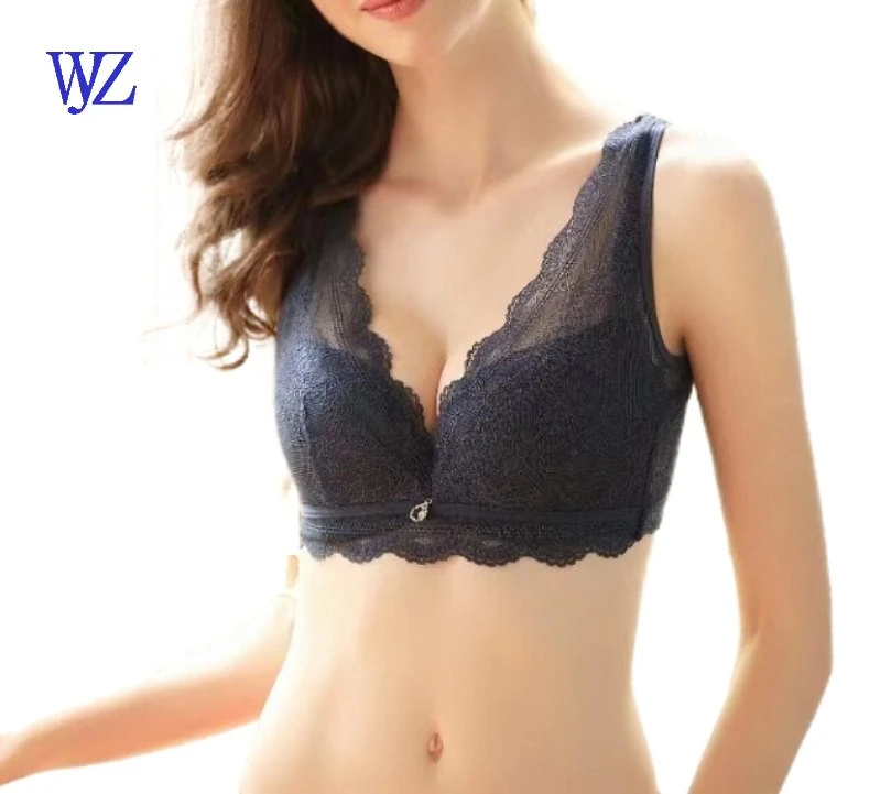 Basic Style Moulded Confortable Sexy Lace Ladies&prime; Bralette Breathable Lingerie with Plus Size