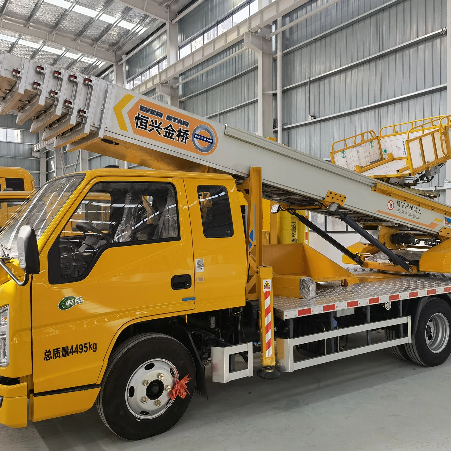 Movable Portable Low Carbon Remote Control Hydraulic Lift Fold Truck Aerial Ladder Working Moving Trucks