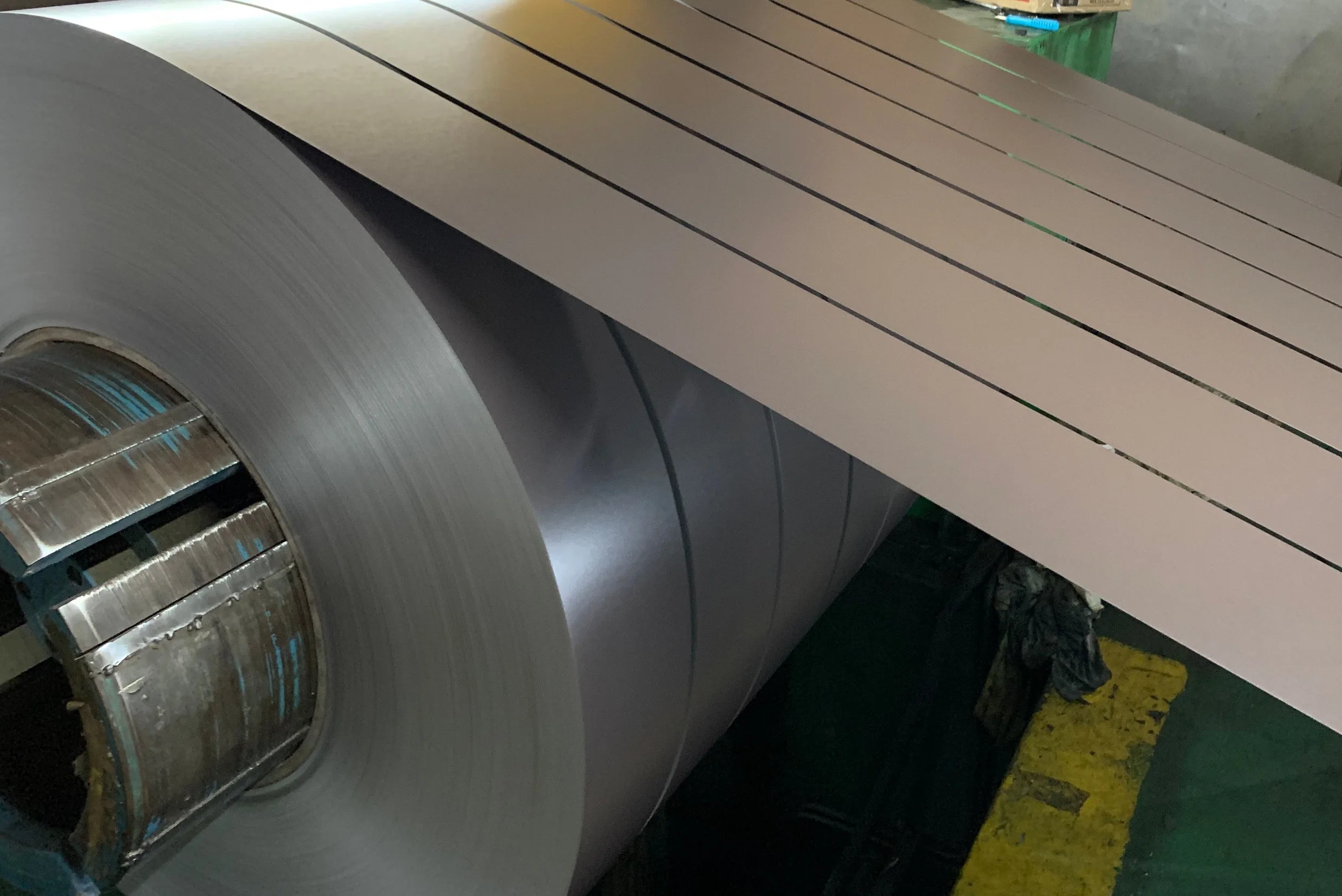 Aleación 3105 Material de revestimiento de color las tiras de aluminio para rodillos de fabricación de láminas de obturador