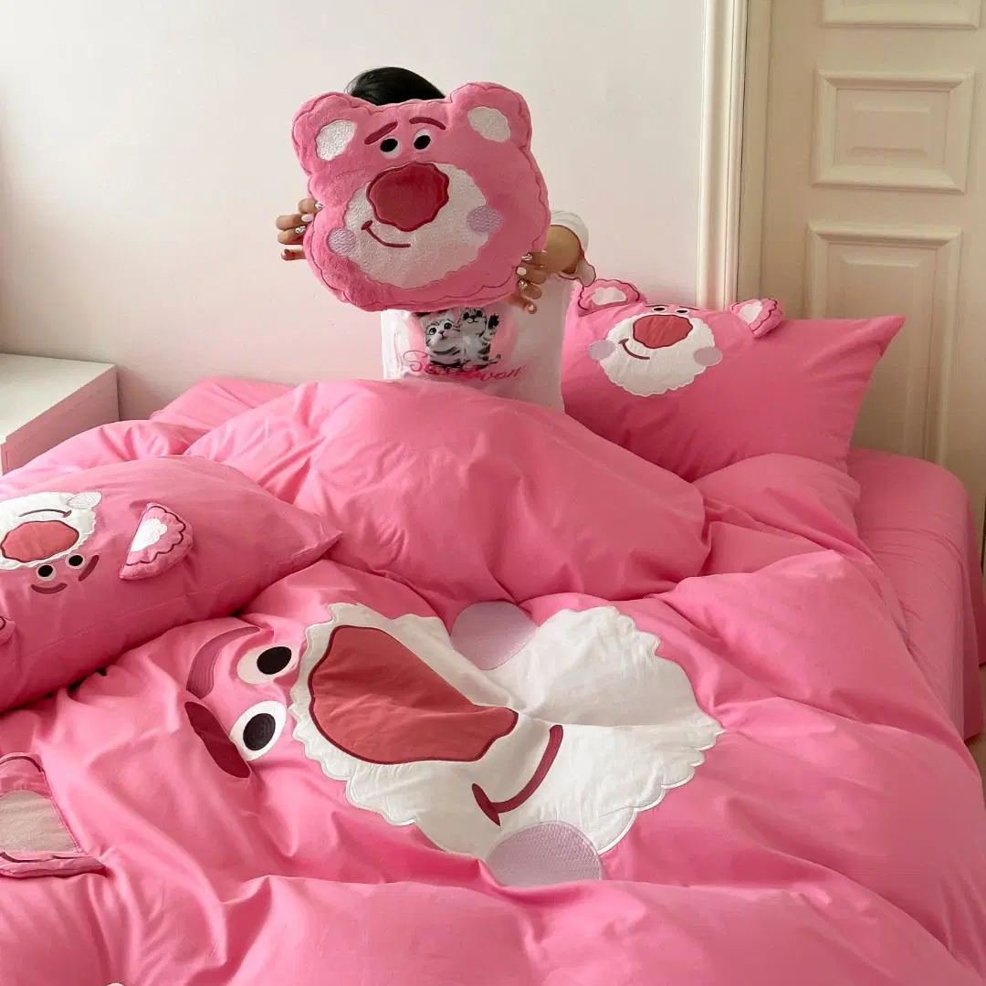 Cute Strawberry Bear Cartoon bordado Comforter Duvet Cover 100% lavado Coberturas rojas de algodón para niños ropa de cama de tamaño queen Proveedor