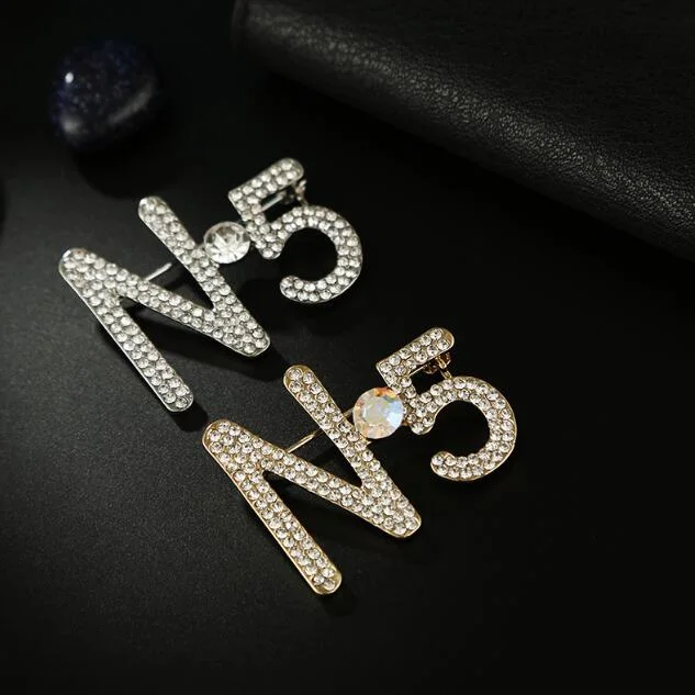 New Full Rhinestone Luxury Fashion Wedding Party Letter Woman Boutonniere Number 5 Brooch