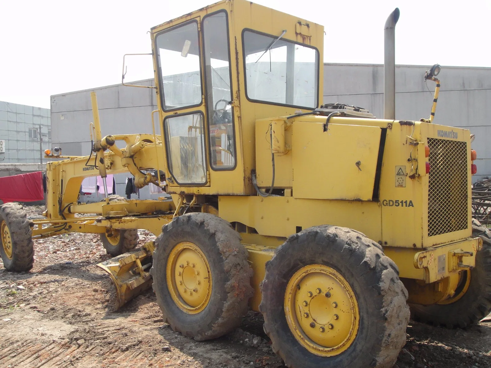 Garantía de 3 años de segunda mano Japón hizo Komatsu GD511 Motoniveladora para la venta,