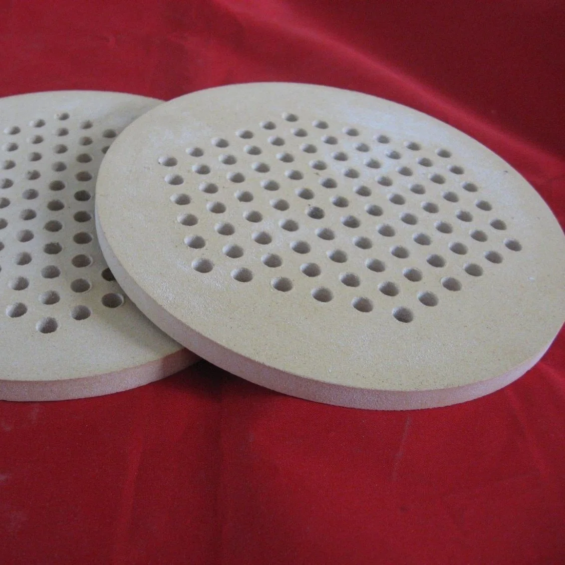 Manufacturer Customized High Temperature Resistance Refractory Thermal Shock Cordierite Ceramic Heating Radiant Disc