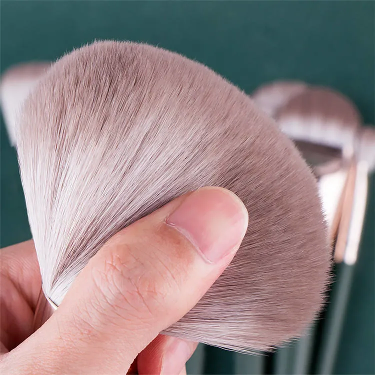 Custom Logo 14 PCS High quality/High cost performance  Professional Private Label Synthetic Brushes Green Makeup Brush Set with Belt Bag