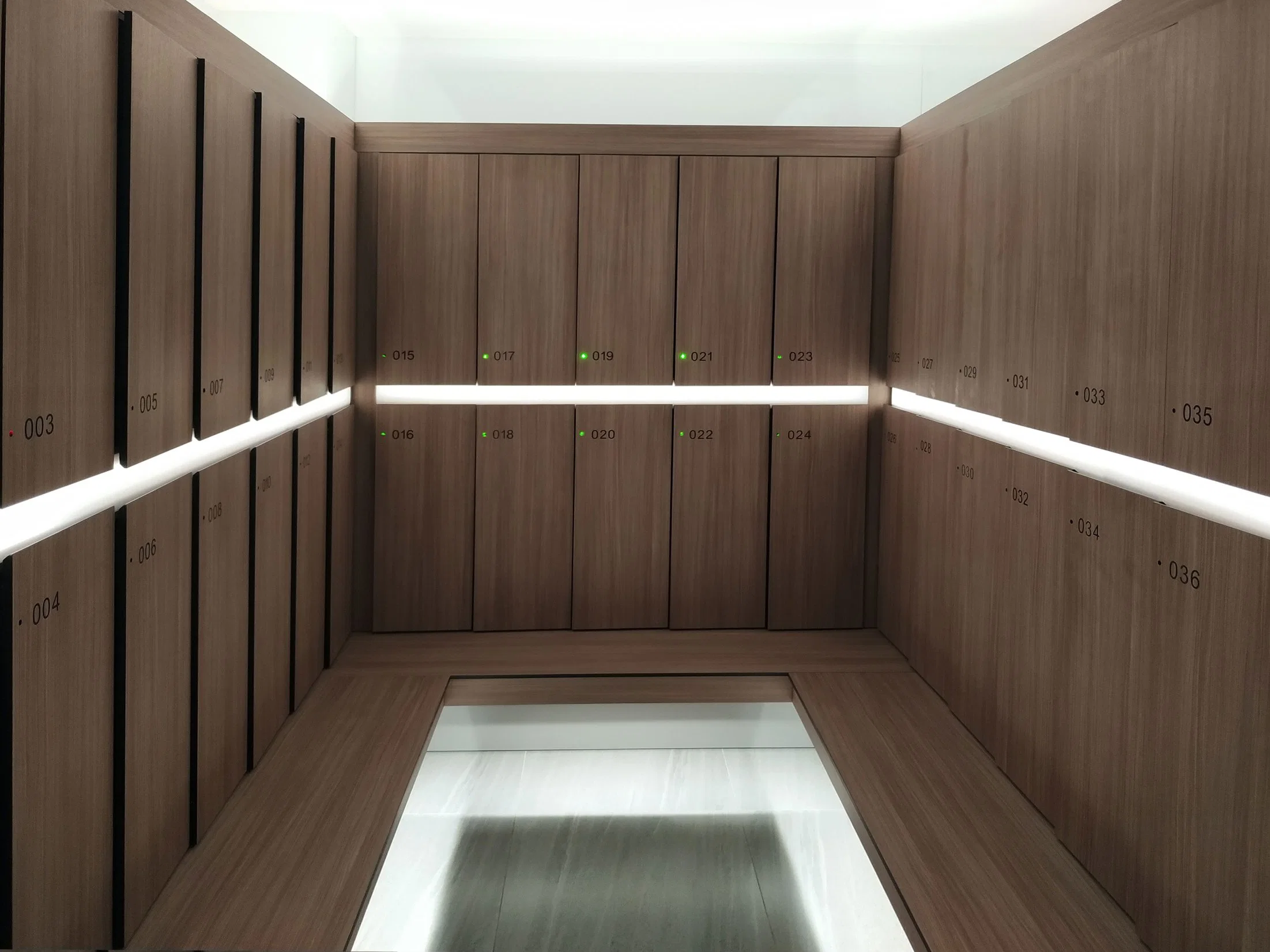 Debo Fashion HPL Compacto Quarto Spa Locker &amp; bancadas com luz de LED