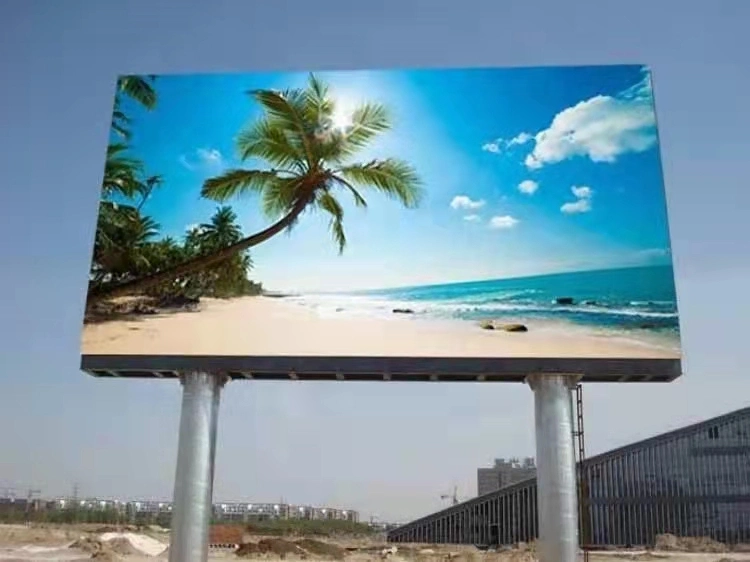 En el exterior de la pantalla LED de color (P6+P8+P10)