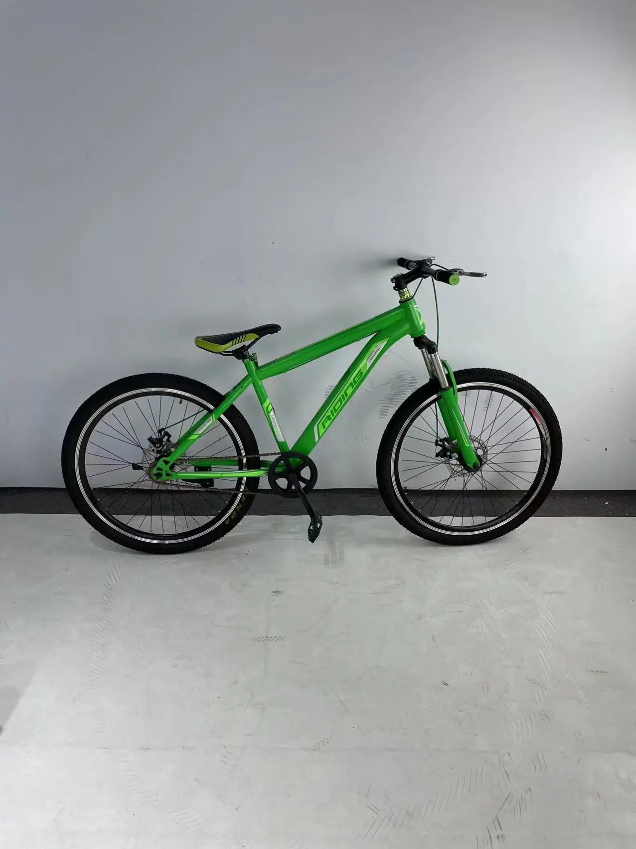 26 Inch Mountain Bike with Suspension Fork Disk Brake Different Variable Speeds