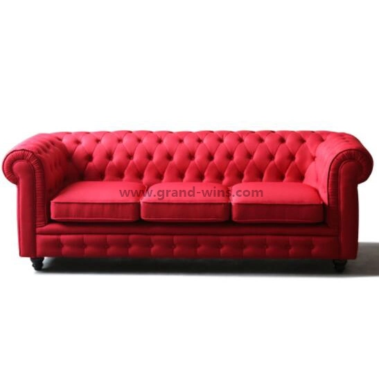 Tecido vermelho Velvet Chesterfield Sofá cama de Lazer situado Quarto de hotel