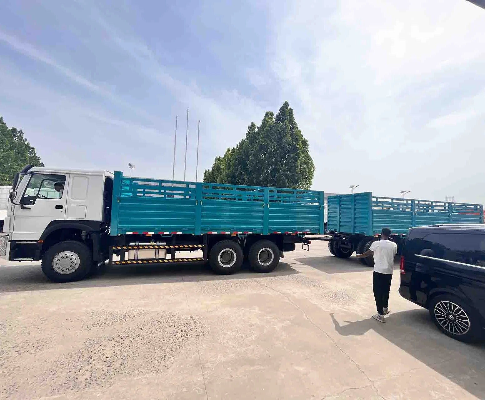 Sinotruk Sinotruck Cheap New Used HOWO Hohan 6*4 Sidewall Drop Flatbed Van Lorry 10 Wheeler Board Fence Box Cargo Truck with Full Trailer for Ethiopia Sale