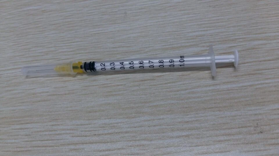 Seringues hypodermiques à injection intramusculaire à usage unique, stérilisées et approuvées par le ce