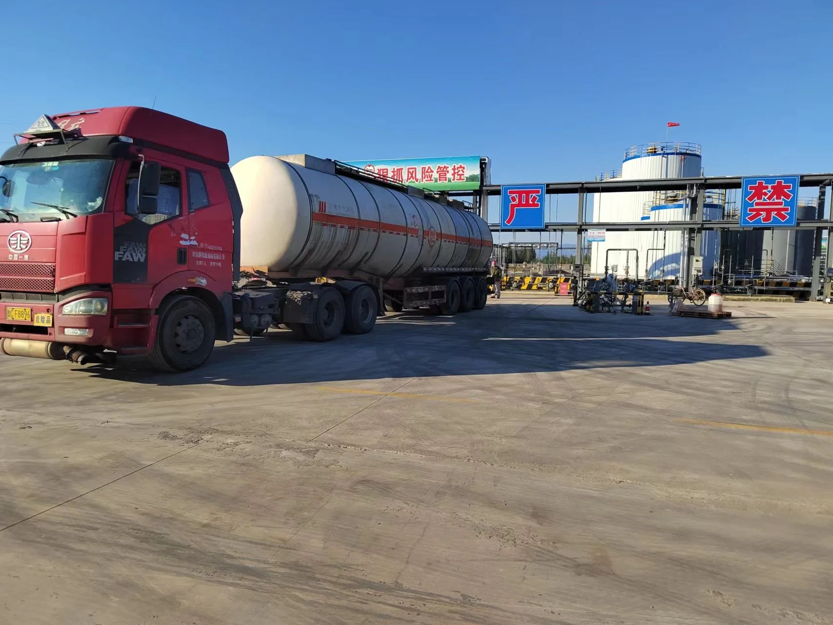 Baofeng Manufacturer Casting Resin and Hardner Furan F Ormaldehyde Resin Cement