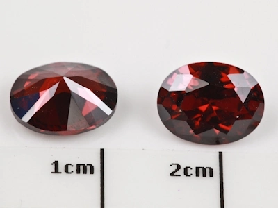 Moda Gemas forma ovalada 6,5mm Rojo Color CZ Piedra cúbica Zirconia suelta Gemstone