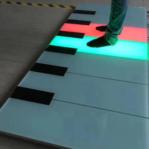 Heißer Verkauf LED-Tanz-Boden spielen Musik begraben im Freien Interaktives Klavier mit RGB-Farbe auf dem Riesenboden