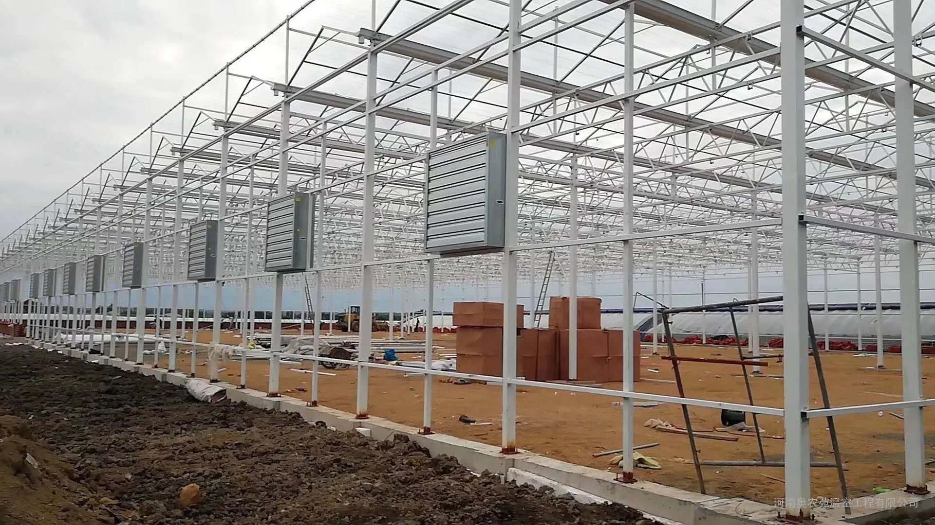 Se utiliza para Tomato/Cucumber/Chili PC Board túnel de plantación de canaleta de lluvia Greenhouse