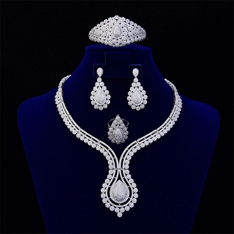 Conjunto de joias Nupcial Colar Brincos anel pulseira quatro peças ′ S para mulher Acessórios de vestuário para festas bonitos