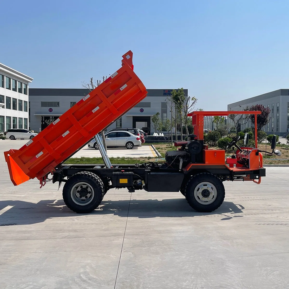 Diesel Underground Mine Dump Truck Ultra High Configuration Welded Precision Shock Absorbent Comfortable Tire Grip