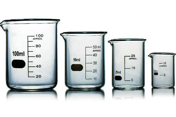 Laboratorio de vidrio de borosilicato de alta la medición de los vasos con asa