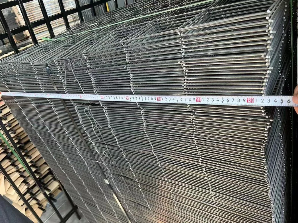 3.4mm Wire*15cm Mesh *1.22*2.44 Black Welded Wire Mesh Panel for Canada