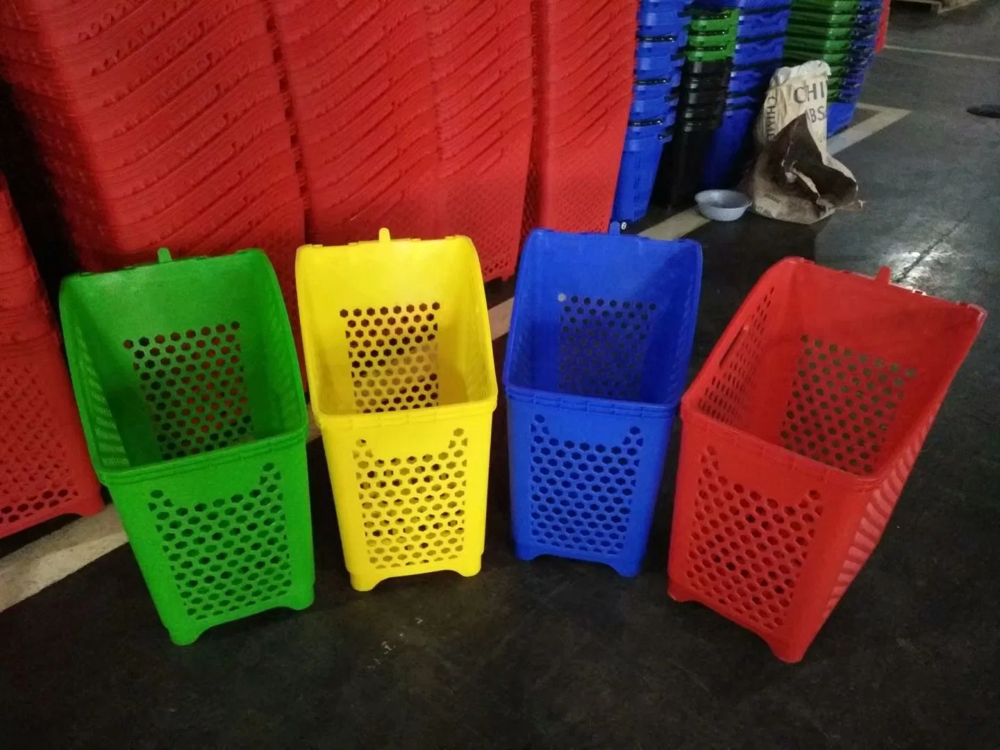 Special-Designed Supermarket Plastic Shopping Trolley Basket Rolling Basket Carts