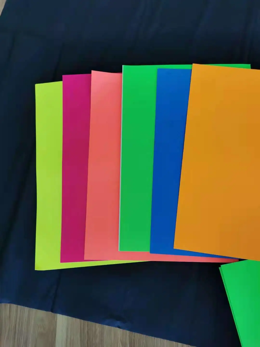 180GSM-250GSM A4 DIY Color Paper Fluorescent Color Paper, Neon Paper for Printing and Handcraft