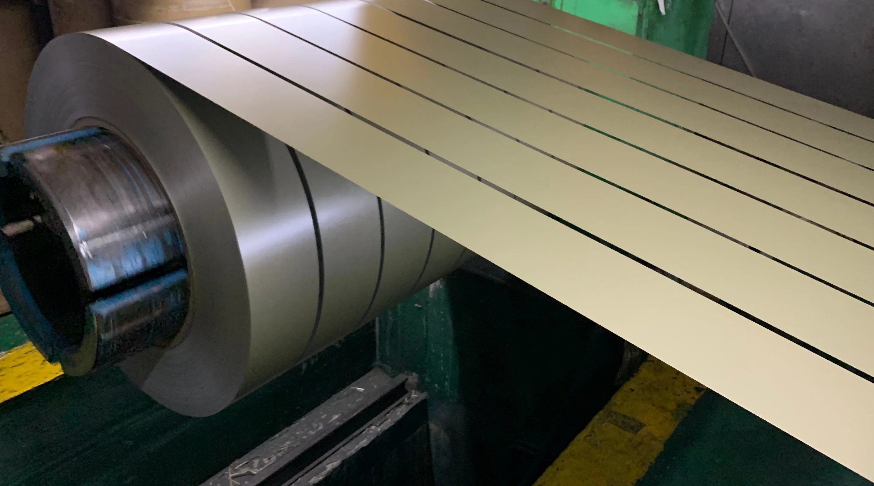 Aleación 3105 Material de revestimiento de color las tiras de aluminio para rodillos de fabricación de láminas de obturador