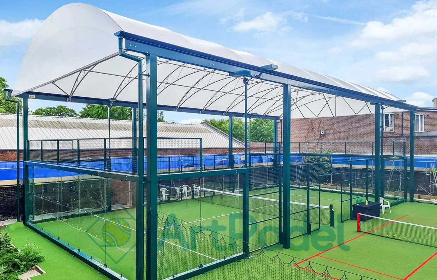 Индивидуальный многоцветный теннисный корт Padel Panoramic