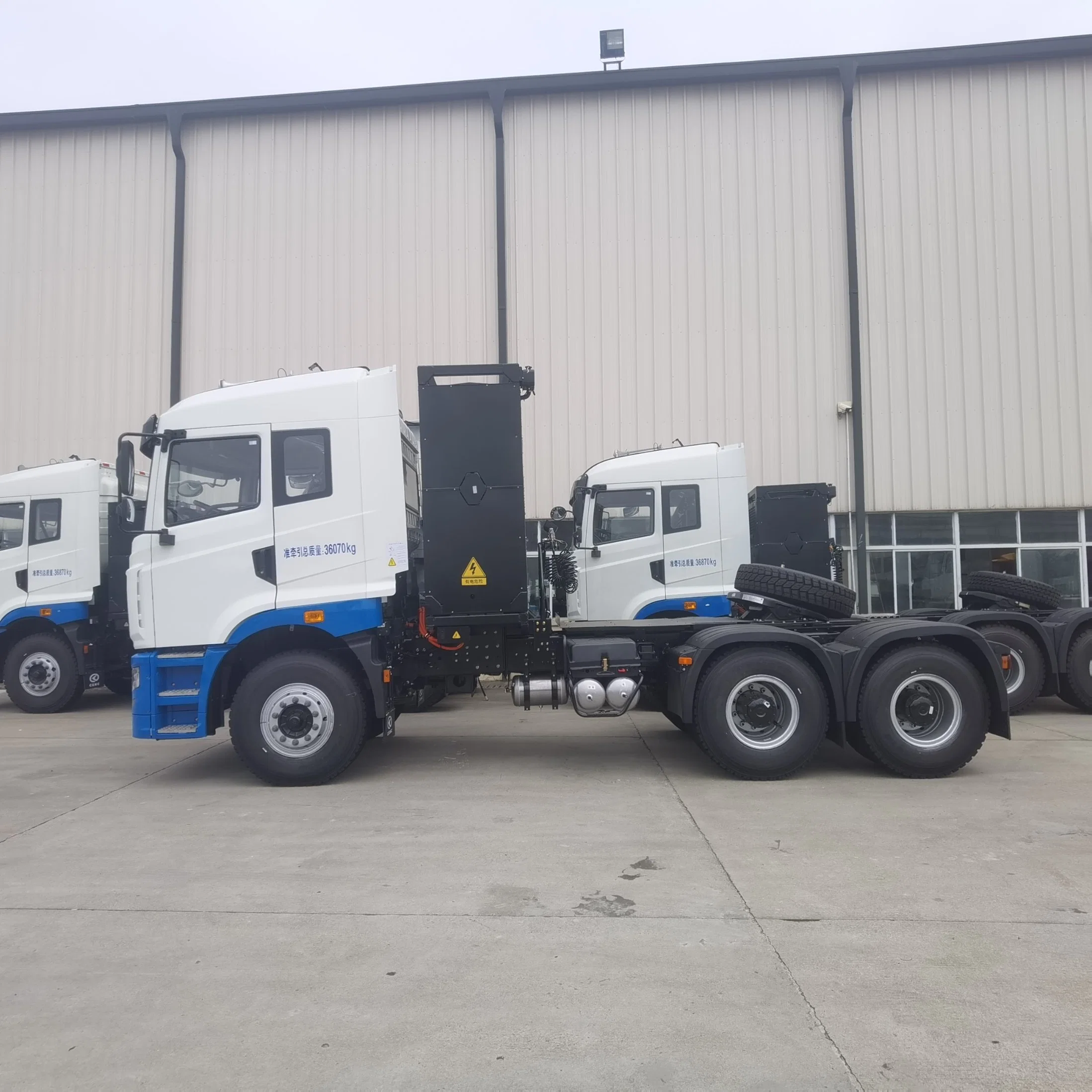 Chinese Truck CAMC Truck For Sale Prime Mover 6*4  Electric Tractor/prime mover