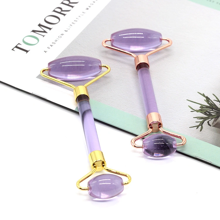 Outil de massage facial en forme de cœur imitant le jade durable, gua sha personnalisé avec étiquette privée en verre rose violet.