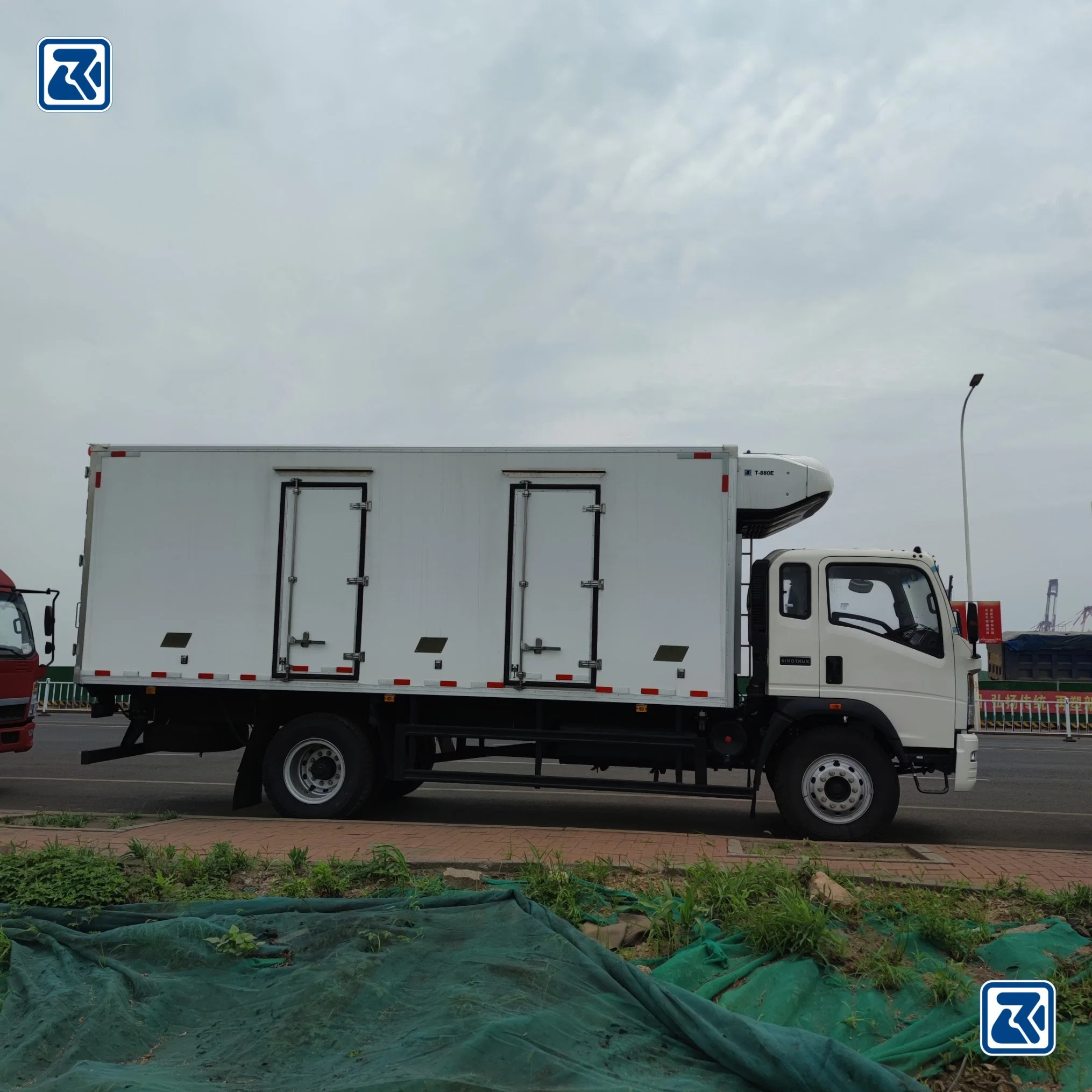 Sinotruk HOWO China/4X2 de 5 toneladas de carga de refrigeración congeladores portador Van/Luz/camión/comida/nevera/congelador Vehículo/camión refrigerado Precio/Congelación/Box
