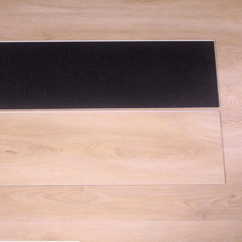 Un revêtement de sol en vinyle PVC de 4 mm cliquez sur Verrouiller ressemble à un plancher en bois