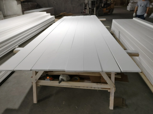 Waterproof Profiles Wood Mouldings with White Color
