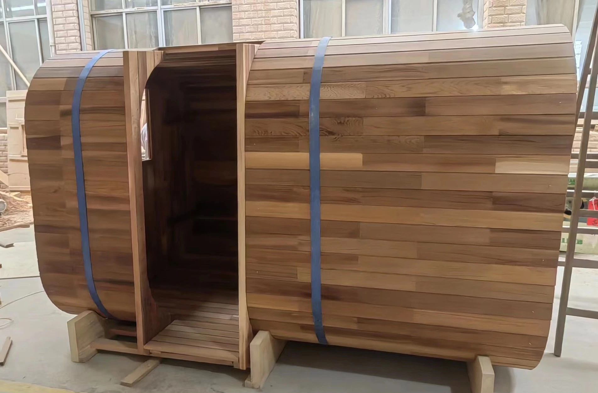 Factory Custom Outdoor Luxury Sauna High quality/High cost performance Wooden Barrel Prefabricated Sauna