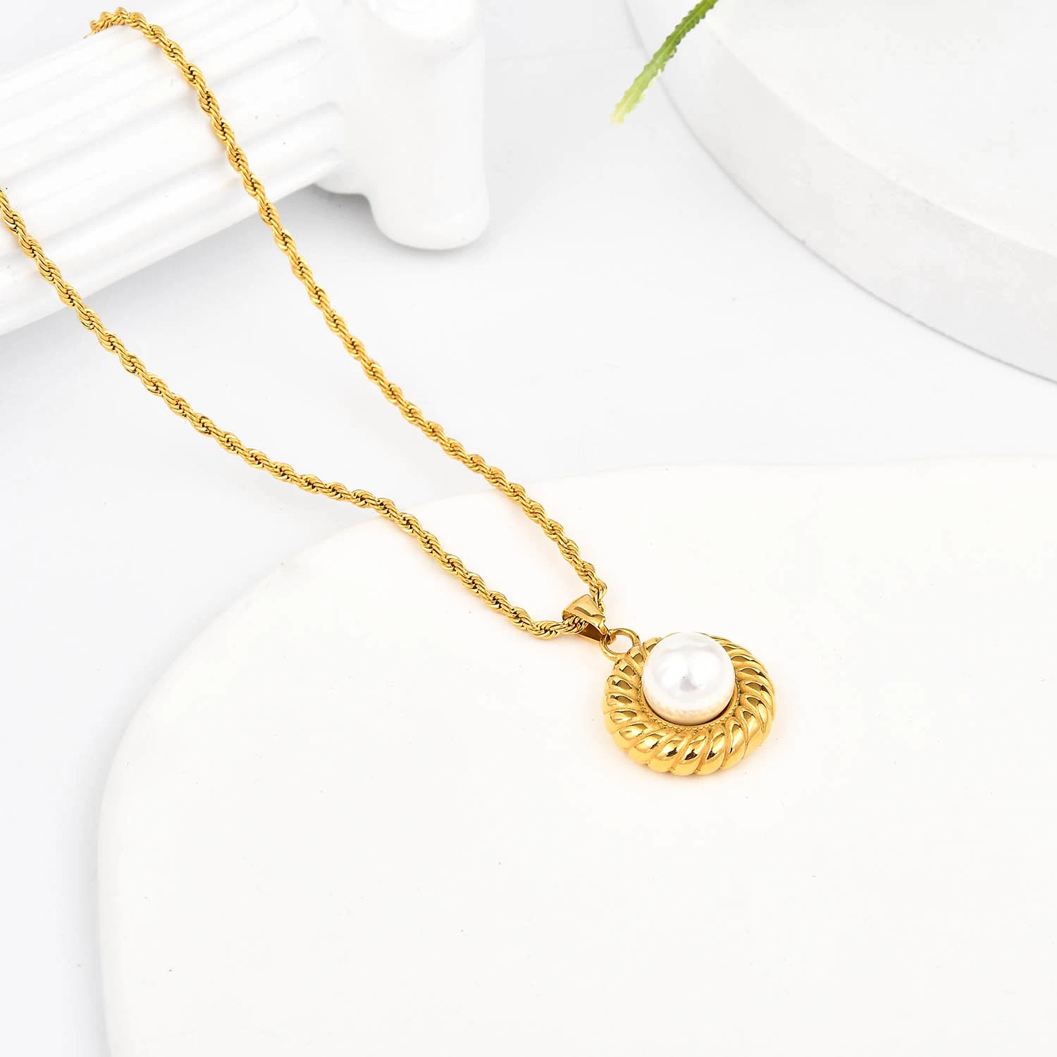 La mujer Mayorista/Proveedor de oro de 18K Joyería personalizada colgante, collar de perla Bisutería para regalo