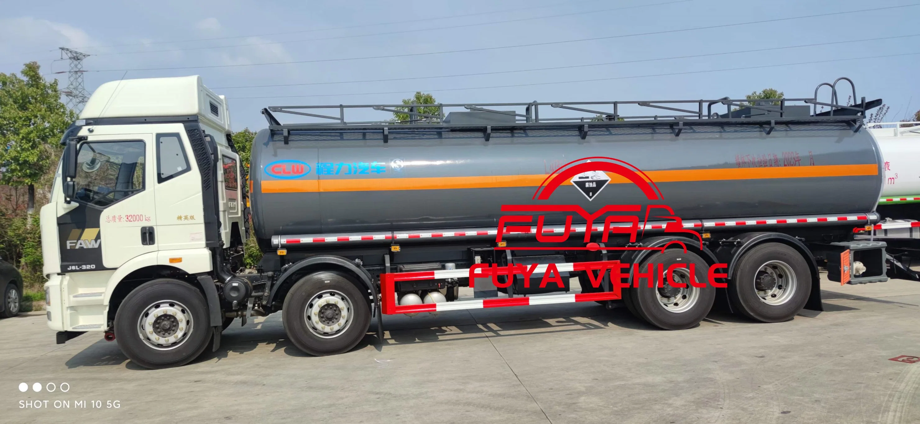 Manufacturer FAW 8X4 25cbm 30m3 Flush Fluid Tank Chemical Liquid Tanker Transportation Truck