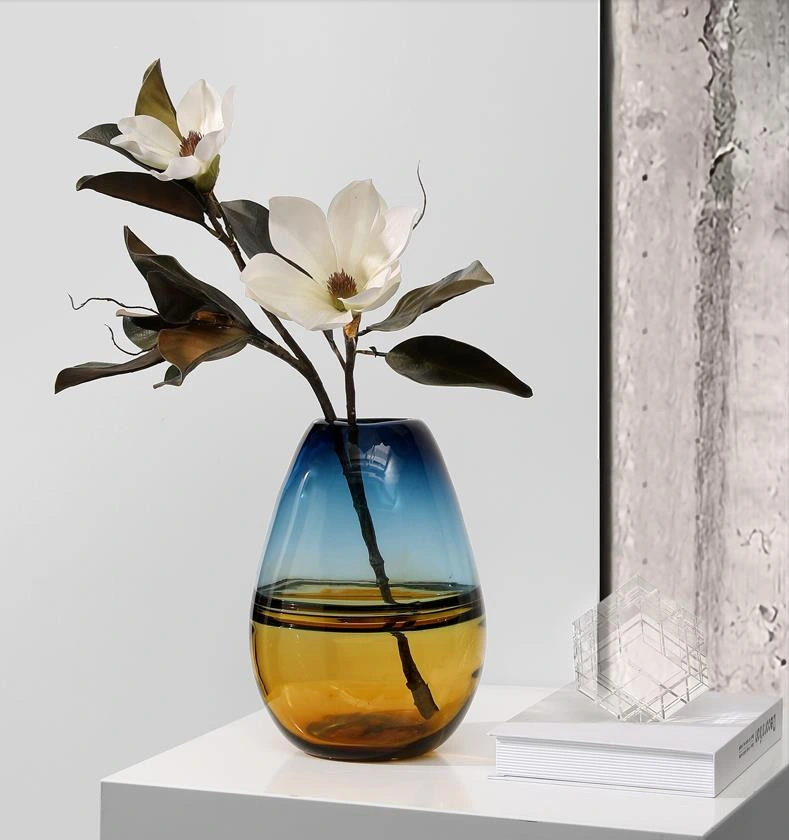 Vase en verre soufflé artificiel coloré, créatif et unique en forme de verre avec un fond épais, décoration d'intérieur et ameublement.