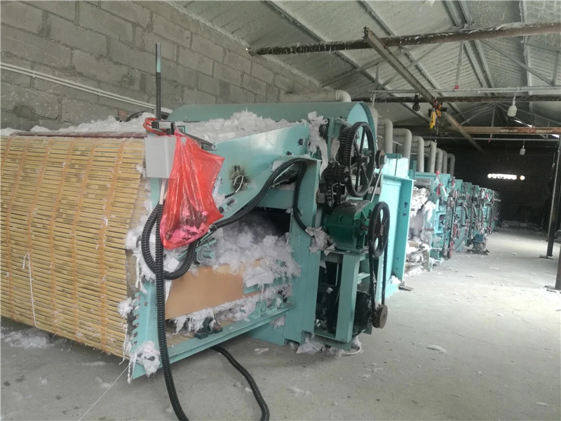 Machine de recyclage de fils et de tissus en polyester pur pour traitement de l'huile antistatique Machine d'ouverture à fibres chimiques