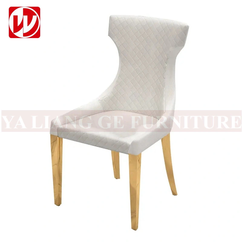 Chaise de salle à manger de luxe en cuir PU blanc avec structure en acier inoxydable argenté.