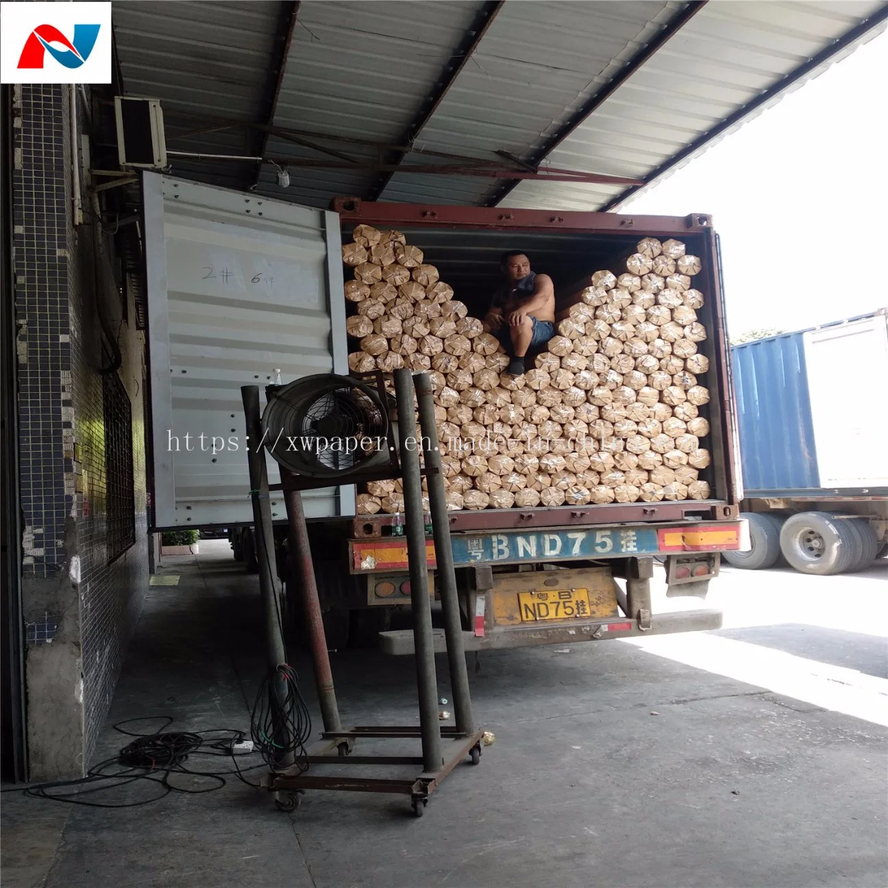 China Round Perforating Kraft Paper in Roll for Cutting Room