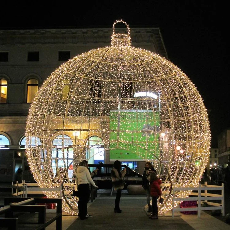 Giant LED Light Christmas Ball Decoration with Tunnel for Outdoor