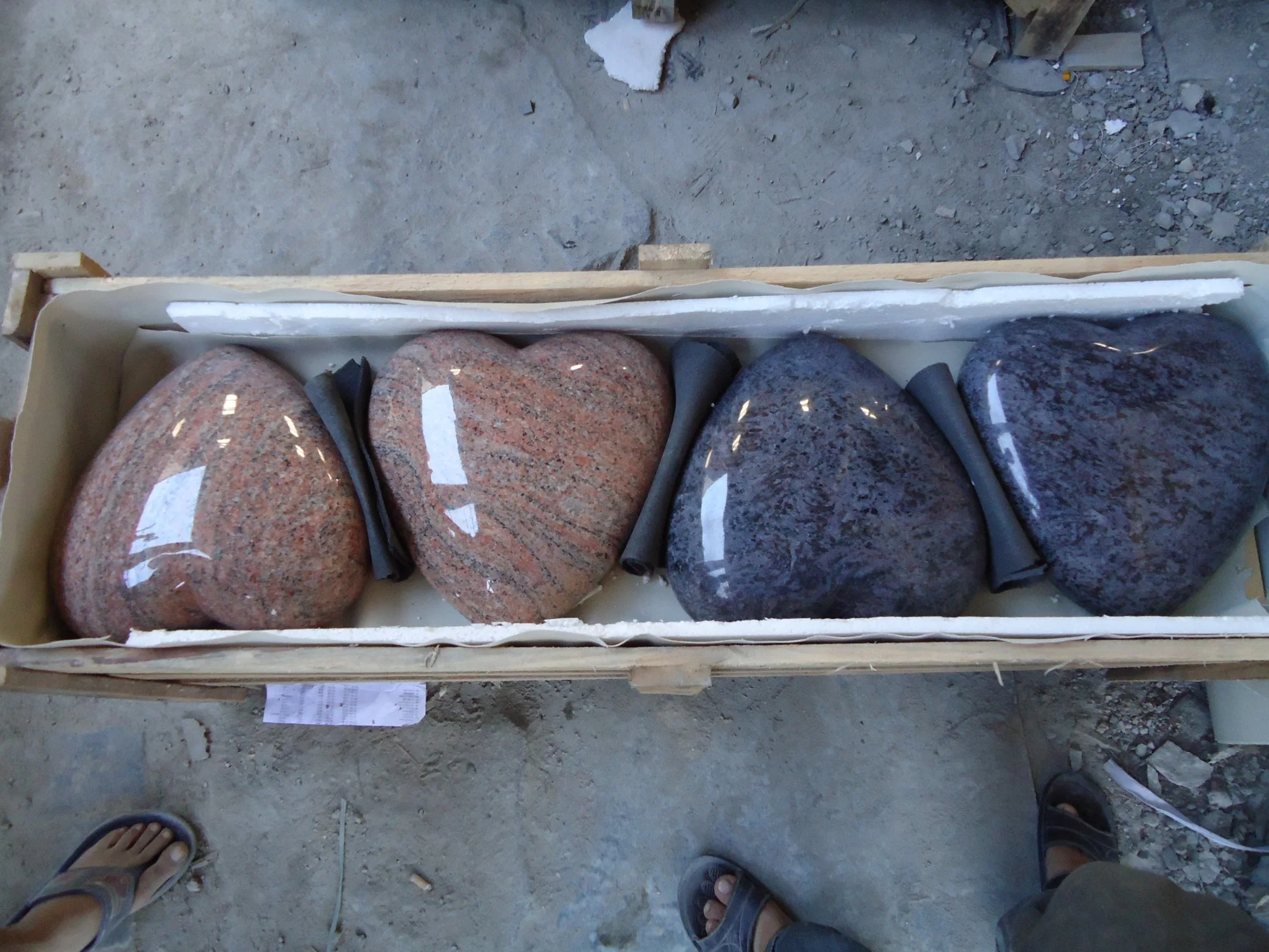 Red/Black/Rose granite Relief Heart Carving Articles for Tombstone Monument