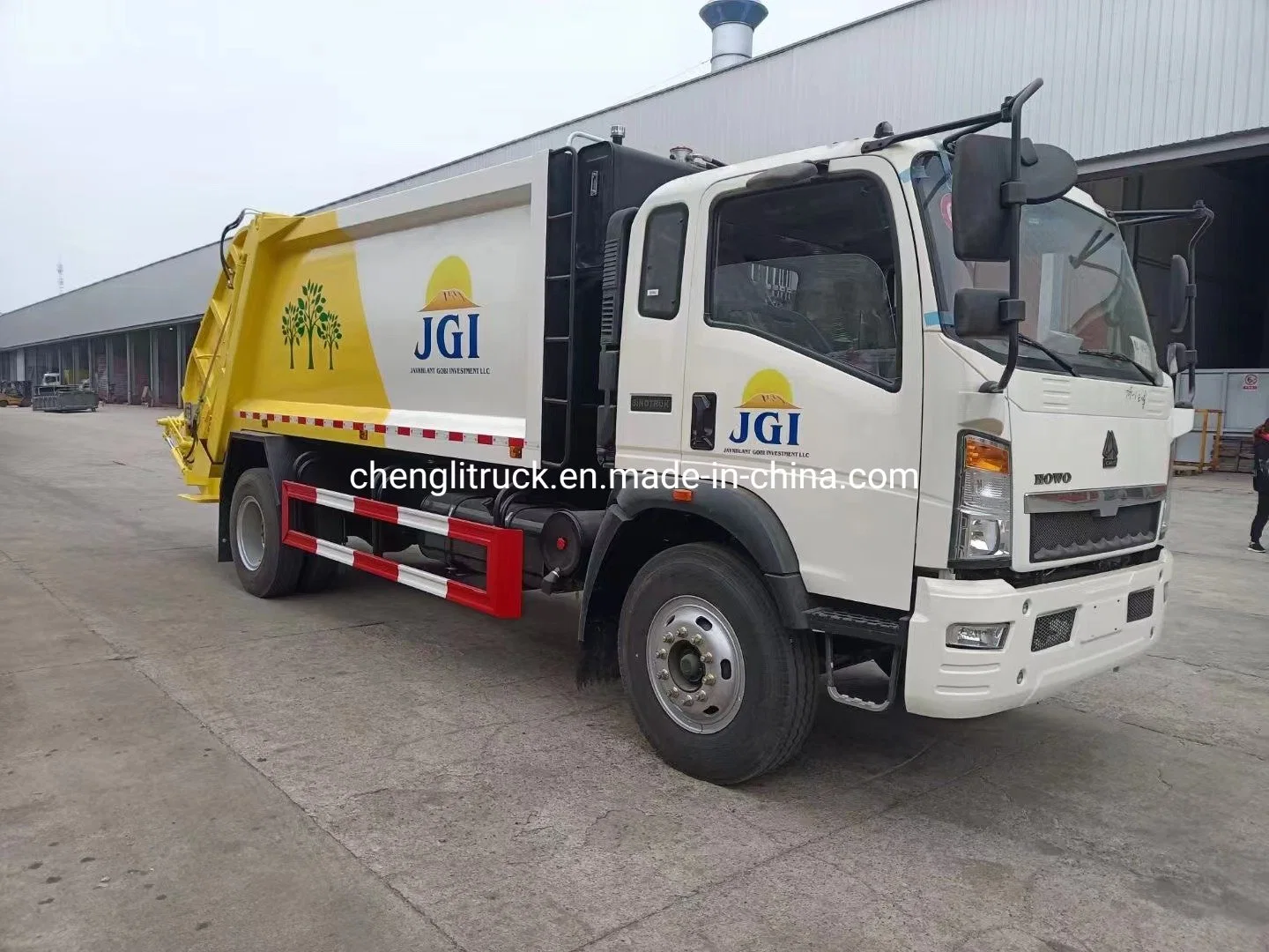 Sinotruk HOWO 5cbm 6cbm Rear Loader Compactor Garbage Truck for Sale