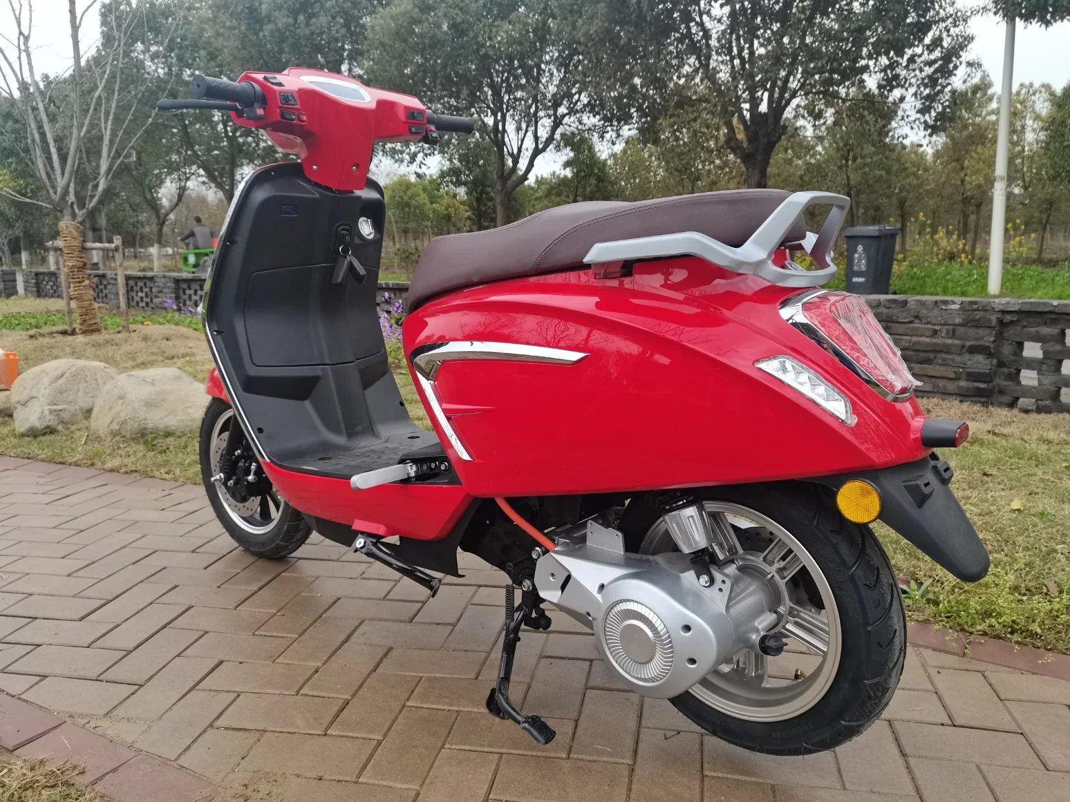 El más barato y de alta calidad E moto Scooter motocicleta eléctrica para la venta y 2000W a 80km/h