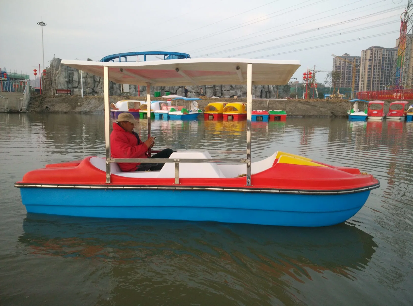 Amusement Park Factory Hot Sale Four-Seat Fiberglass Adult Pedalboat