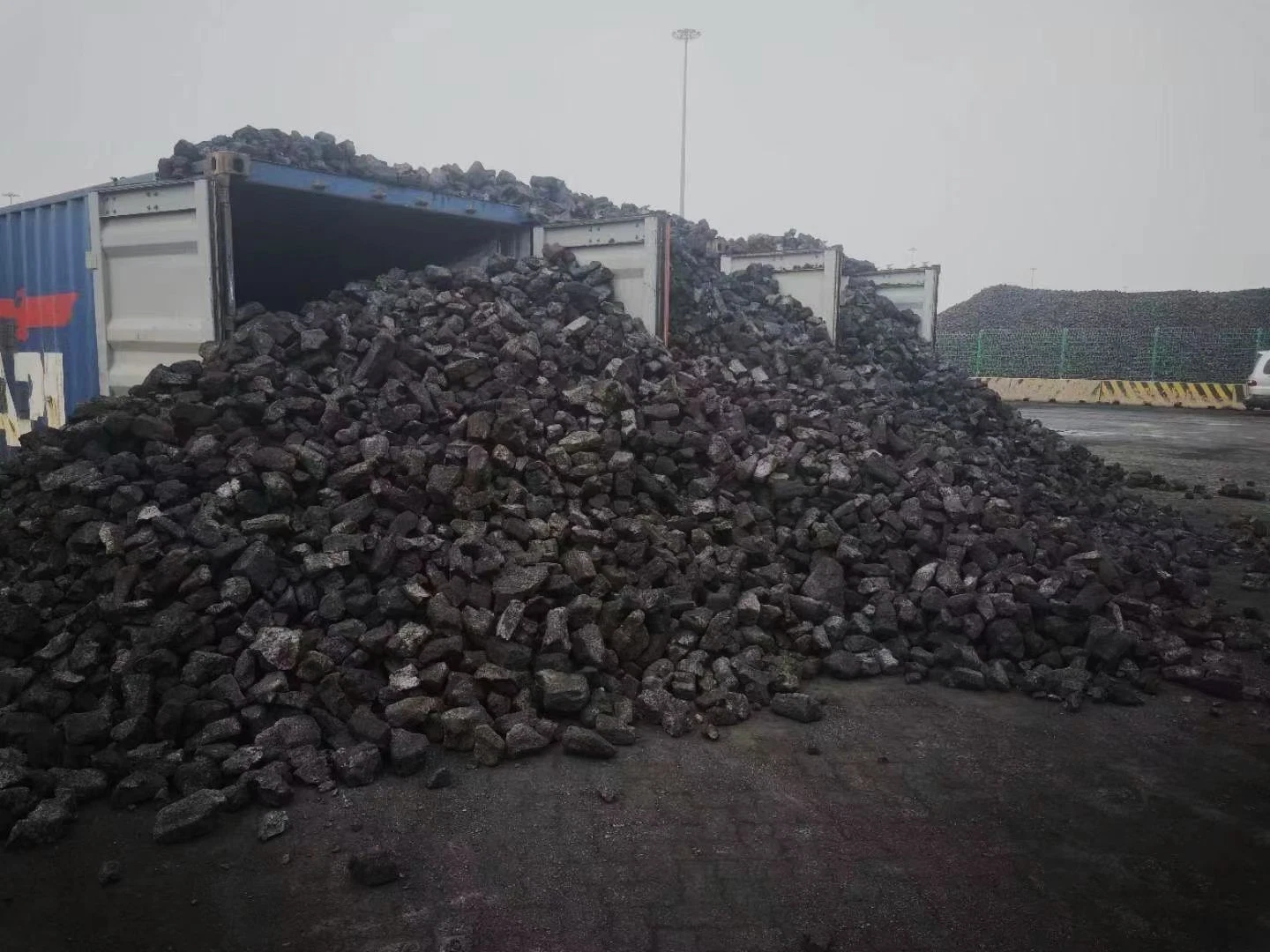 Hot Sale Best Quality Petroleum Coke Foundry Coke Size: 80-120mm CRI 30%