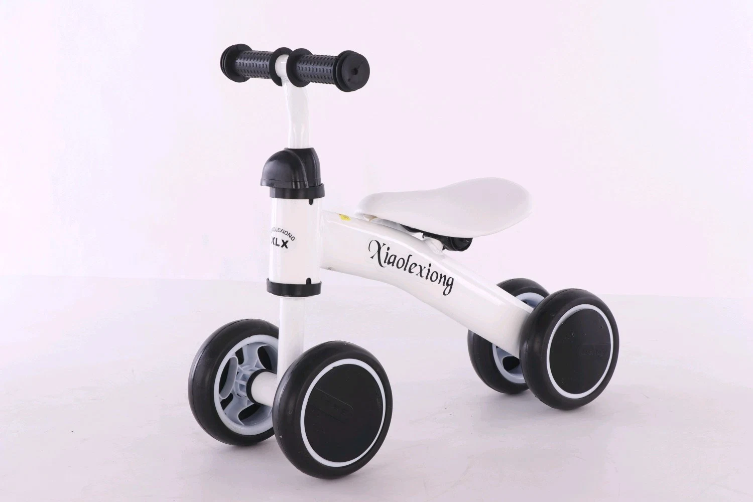 Mini Baby Four Wheels Kids Scotter Baby Balance Bike 4 عجلة للأطفال من سن 0 إلى 3 سنوات